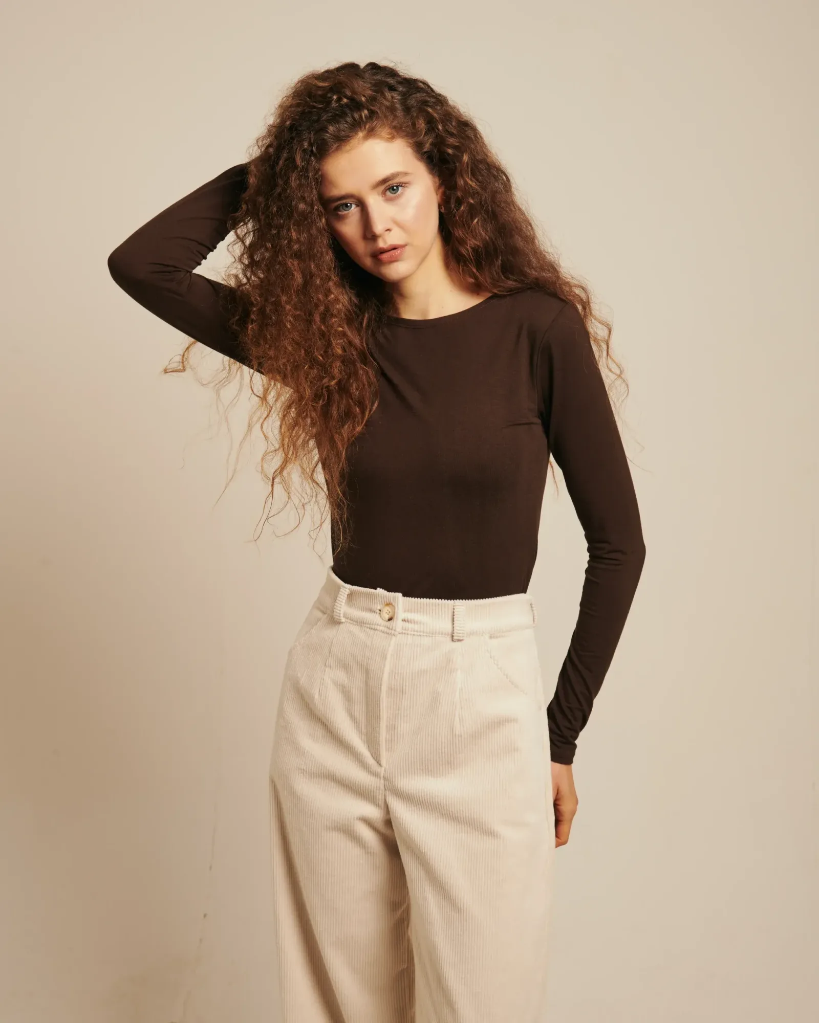 WOOL AND VISCOSE T-SHIRT dark chocolate, photograph 3